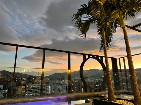 קבלו יחס VIP עם שירות ברמה עולמית ב-Hotel Marquee Medellín. מקום האירוח Hotel Marquee Medellín נמצא במדיין, במרחק של 600 מ' מפארק אל פובלאדו, ויש בו שירותי קונסיירז', חדרים ללא עישון, טרסה, אינטרנט אלחוטי בחינם בכל רחבי מקום האירוח ובר.. 