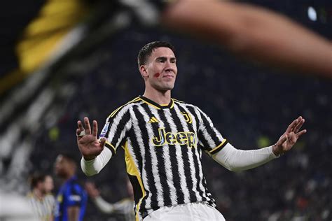 Martínez scores again as leader Inter draws 1-1 at second-place Juventus in Derby d’Italia