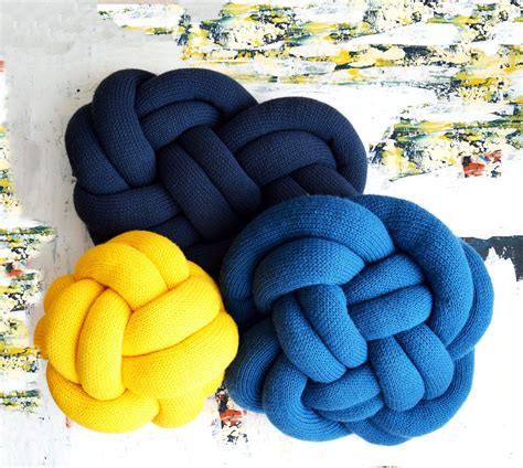 MarxModa Knot Pillow