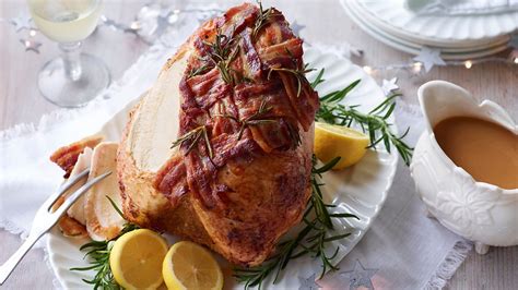 Mary Berry’s top tips for your easiest ever Christmas dinner - BBC …