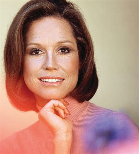 Mary Tyler Moore: Behind the Smile
