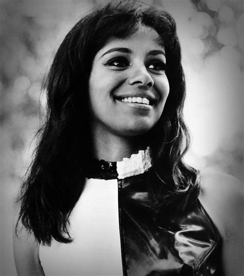 Marylin mccoo. The original quintet – with Davis, Marilyn McCoo, Florence LaRue, Ron Townson and LaMonte McLemore – were together from 1965 to 1975. McCoo and Davis left the group to perform as a duo that year, and LaRue has gone on with various members ever since. The original 5th Dimension received a star on the … 