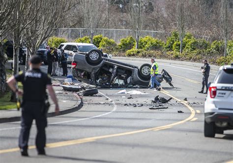 MARYSVILLE, Wash. -- Troopers responded to a single-car rollover crash Monday afternoon on northbound Interstate 5 in Marysville, according to Washington State Patrol trooper Heather Axtman. The .... 