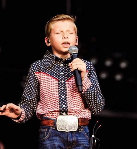 Mason Ramsey Age, Family, Girlfriend, Songs and more