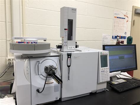 Mass spec lab. Mass spectrometry is a technique that identifies analytes based on mass-to-charge (m / z) ratio and structural fragments. Although this technique has been used in research and specialized clinical laboratories for decades, only in recent years has mass spectrometry become popular in routine clinical laboratories. 