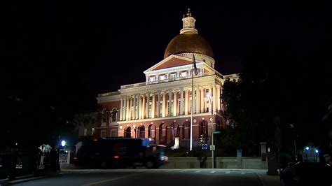 Mass. House approves bill to strengthen gun laws