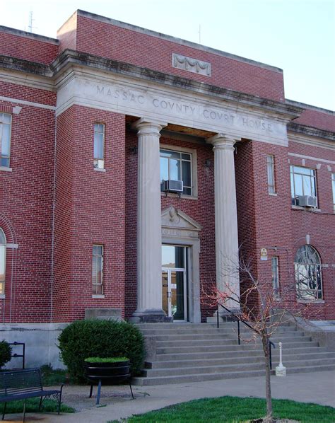 Massac county courthouse. The Massac County Courthouse Annex, located in Metropolis, Illinois, serves as an extension of the main courthouse. It is part of the 1st Circuit and the 5th Circuit District. The annex provides additional space for court proceedings, offices, and other court-related functions. 