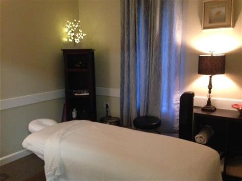 Massage in raleigh. Improved concentration. Increased circulation. Reduced fatigue. Health is more than the absence of illness, it is the presence of energy, joy, and relaxation. Massage improves circulation, joint range-of-motion and flexibility. It reduces many common ailments such as stress, muscle tightness, aches and pains - even anxiety and depression. 