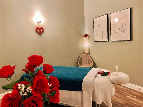 Massage places in knoxville tn. Request an Appointment. 5. Smoky Mountain Massage Therapy. 4.8 (25 reviews) Massage Therapy. “My husband and I booked a couples massage here while on vacation. The place was clean and the staff...” more. 6. Bodhi Bodywork. 