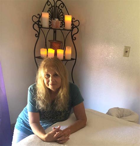 Massage tucson az. Tucson, Arizona is a great place to get away from it all and enjoy some rest and relaxation. Whether you’re looking for a romantic weekend getaway or an extended family vacation, a... 