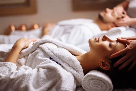 Massages for couples near me. Mexican massage therapy utilizes techniques that have been adopted from healing practices used by ancient Mayan and Aztec healers and spiritual advisors. Sobadoras act as untrained... 