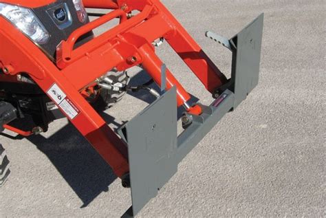 Massey ferguson 1040 loader attachment. .  ...