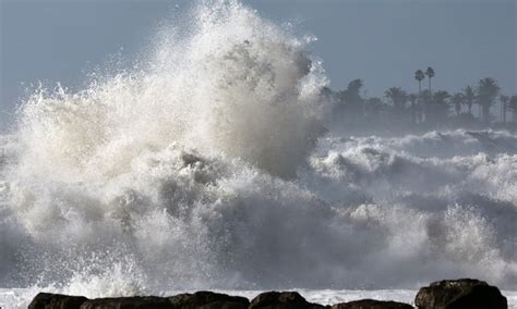 Massive waves forecast to pummel california coast this week.. Dec 29, 2023 · In Hawaii, the weather service forecast surf rising to 30 to 40 feet (9 to 12 meters) along north-facing shores and 18 to 22 feet (5.5 to 6.7 meters) along west-facing shores of five islands. 