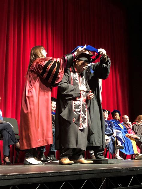 The master's degree hood has no edging. A doctoral degree recipient wears the same as a graduate receiving a master's degree, except the gown is completely silk, either black or scarlet, with the option to wear a cloth gown. A Doctoral hood is completely silk and the headdress is a black Tudor bonnet, in place of the flat-topped mortarboard .... 