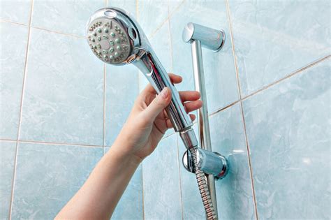 Masterbating with a shower head. 1. AquaDance High Pressure 6-Setting 3.5″ Chrome Face Handheld Shower. The Aqua Dance is one of the best handheld shower head. Constructed from stainless steel, this product is designed to be used both as a handheld shower or overhead shower. The shower head fits on any standard shower arm. 