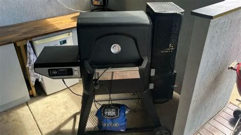 Sep 5, 2023 · Troubleshooting and fixing a non-working fan on your Masterbuilt Gravity Series 560 smoker is achievable. Understanding the common problems associated with the fan can help with troubleshooting and repairs..