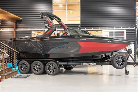 With expanded ballast capacity of 3,200 lbs and unmatched wakesurfing capabilities, the XT25 takes watersports to new heights. Fine-tune your wave with SurfStar, delivering powerful and symmetrical wakes and waves for surfing, foiling and wakeboarding. The XT25 is the first model of 2024 to come with foil presets built into the software.. 