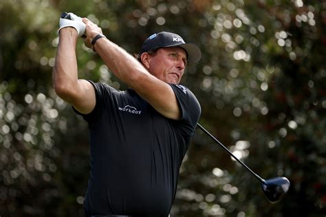 Masters Live Updates | Phil Mickelson surges into contention