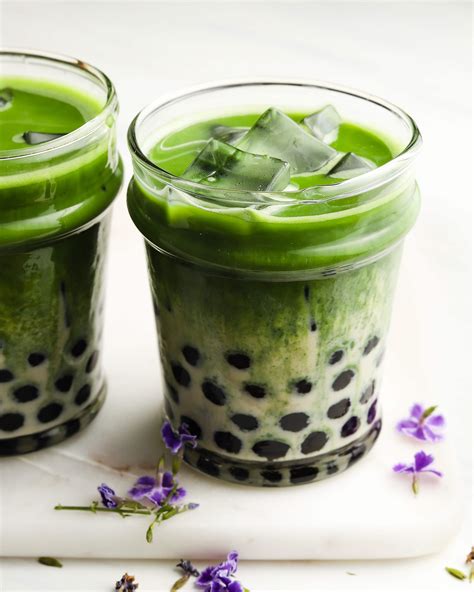 Matcha boba. Prepare the Milk Tea - Prepare 2 oz of hot water in a cup - Pour a packet of milk tea powder into the cup and mix until the powder is dissolved. - Add 7 oz of ice and stir. Add 2 more ounces of water or milk (cold) and stir 3. Boba + Milk Tea + Straw Pour the boba into the milk tea cup, and serve with a straw. 