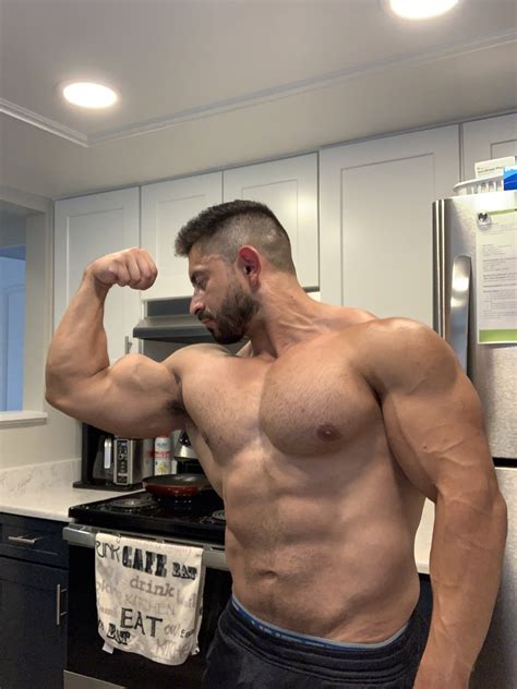 Mateo muscle. RT @PaxPerry: Worship us 😈🥵 @mateomuscle69 Check my comment 👇😱 . 01 Aug 2022 