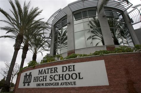 Mater dei california. Notable: Mater Dei, which started the season No. 1 in the Orange County rankings, ends the 2023-24 season in the same spot. … Longtime Monarchs coach Kevin Kiernan announced Monday that he is ... 