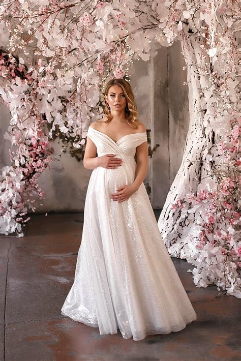 Maternity wedding gowns. Price Range: $. Look great and feel even better in this gorgeous maternity wedding gown by Beachcoco. This amazingly comfortable maxi style maternity wedding dress is made from a 96/4% rayon and spandex fabric which gives is … 