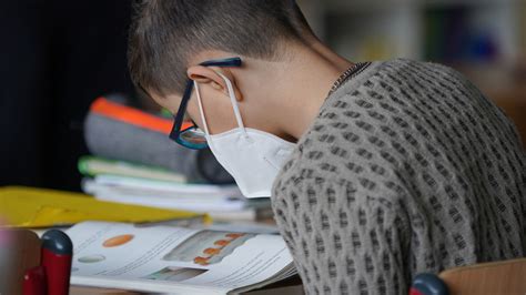 Math scores plunge for 13-year-olds as pandemic setbacks persist