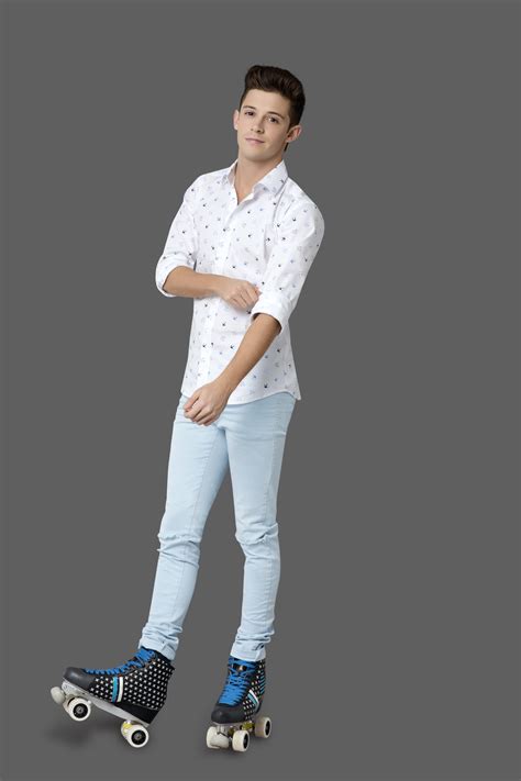 Matteo soy luna.  N&eacute; le 10 avril.  &Eacute;l es interpretado por Rugge...