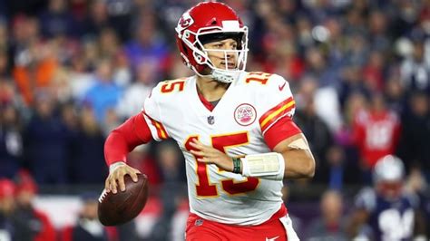 Matthew Berry, Jay Croucher and Connor Rogers discuss signal-callers landing on Berry's Week 5 Love/Hate, including Jordan Love, Patrick Mahomes and Kirk Cousins, among others. . 