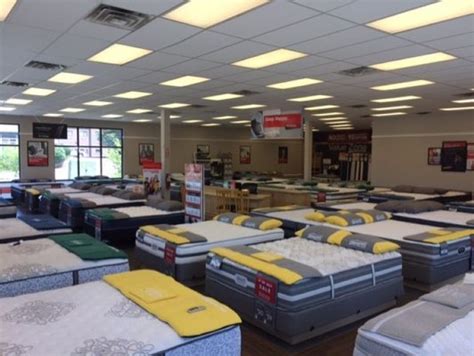 Mattress firm lincoln ne. Whether you’re looking to upgrade your old mattress or you’ve just moved out on your own and are starting your search for the perfect one, learning about mattress buying can be ove... 