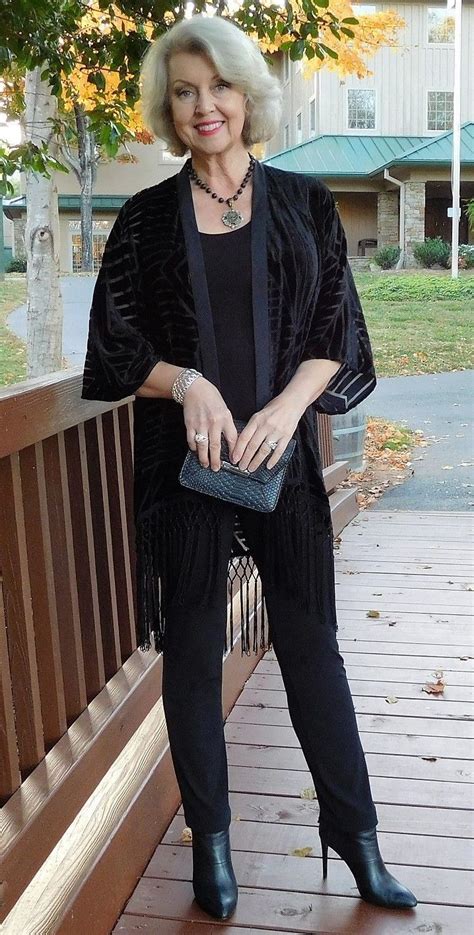Mature ladies wear. Janet Gunn. (Image credit: @janetgunngratefulgardenia) Janet Gunn is a perennial Who What Wear favorite for her relaxed west coast style. Whether its a mini dress or a t-shirt and jeans, Gunn is your go-to. Old Navy. Oversized Poplin Boyfriend Shirt for Women. $37. 