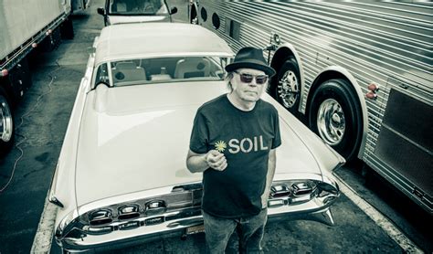 Mature pussy lips pic. .  ...