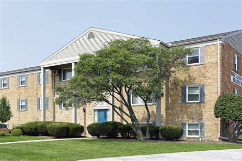 Maumee apartments. See all 12 apartments in 43537, Maumee, OH with washer and dryer currently available for rent. Each Apartments.com listing has verified information like property rating, floor plan, school and neighborhood data, amenities, expenses, policies and of course, up to date rental rates and availability. 