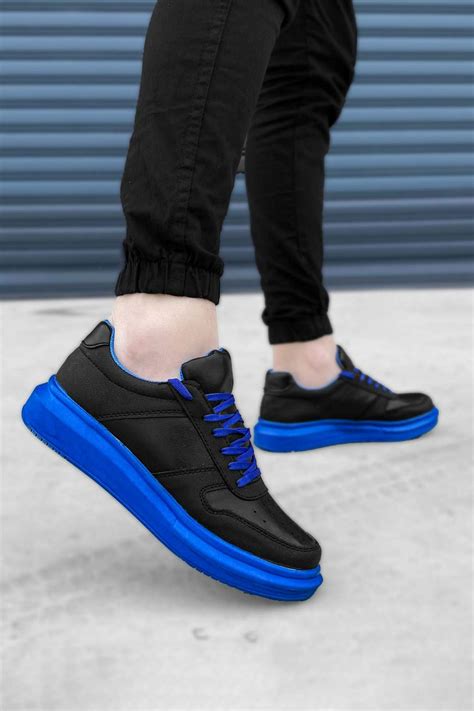 Mavi spor ayakkabı boyası