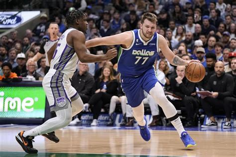 Mavs keep play-in hopes alive with 123-119 win over Kings