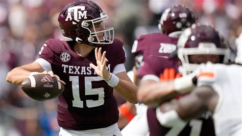 Max Johnson throws 2 TD passes for Texas A&M in 34-22 win as Arkansas held to 174 total yards