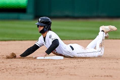 Max Muncy settling in as a pro and giving Lansing Lugnuts early …