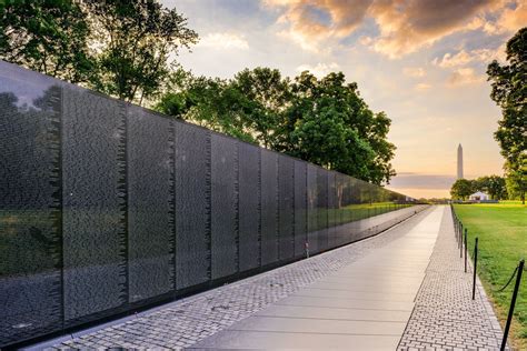 Maya Lin Designs the Vietnam Veterans Memorial - Drunk History