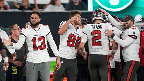 Mayfield sits while Trask plays in Bucs’ 13-6 preseason win over Jets. Backup Wolford injures neck