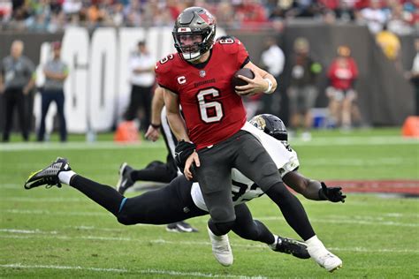 Mayfield throws for 283 yards, 2 TDs as surging Bucs beat reeling Jaguars 30-12 for 4th straight win