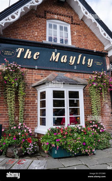 Mayfly pub hampshire hi-res stock photography and images