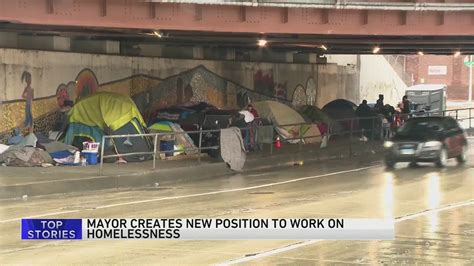 Mayor Johnson signs order to establish city's first chief homelessness officer