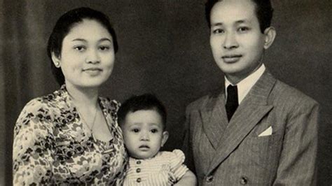 Mbak tutut masih muda. .  ...