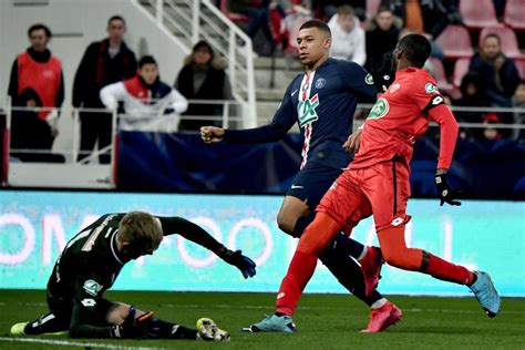 Mbappé plays but fails to score as PSG draws 0-0 at Clermont. Monaco faces Marseille