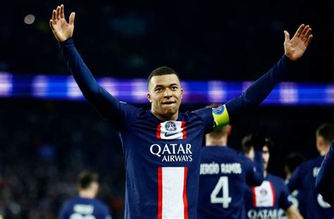 Mbappé skrev historie, da PSG sejrede med 11 mod 10 i topbrag