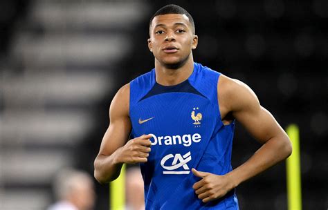 Mbappe Informs PSG President Of Plans To Leave This Summer