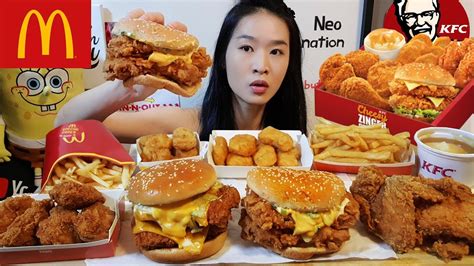 McDonalds Chicken Sandwich VS. KFC Chicken Sandwich! - YouTube