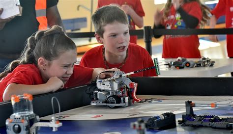 McMillan Middle School students to compete in world robotics competition