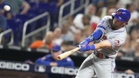 McNeil’s tiebreaking homer in the 9th inning lifts the Mets to a 2-1 win over the Marlins