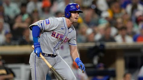 McNeil doubles in go-ahead run, the Mets beat the Padres 7-5 to win 6th straight